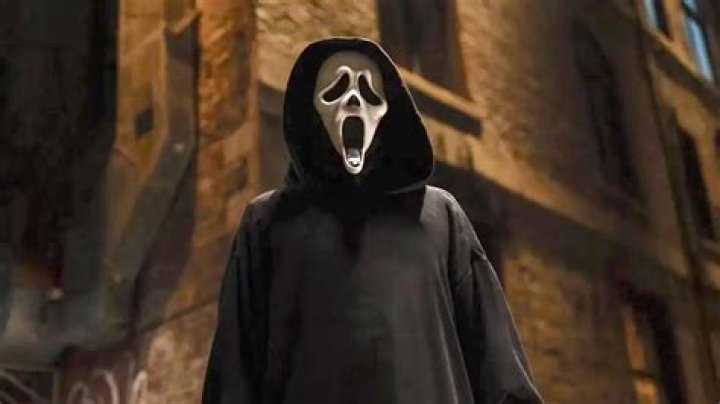 What happens in the ‘Scream VI’ opening scene?