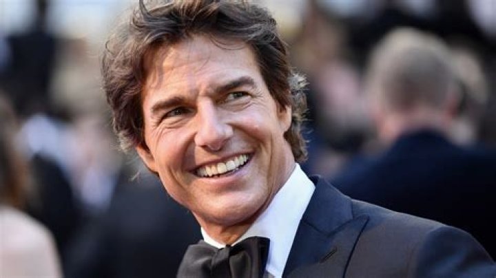 What is going on with Tom Cruise’s strange middle tooth?