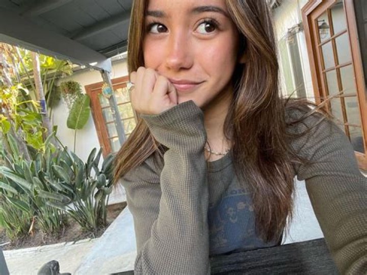 What is Scarlett Estevez salary? – Celebrity