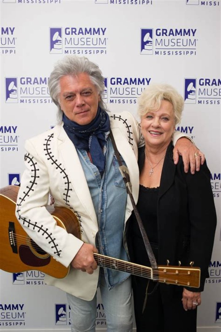 What Is The Age Difference Between Marty Stuart And His Wife? – Celebrity