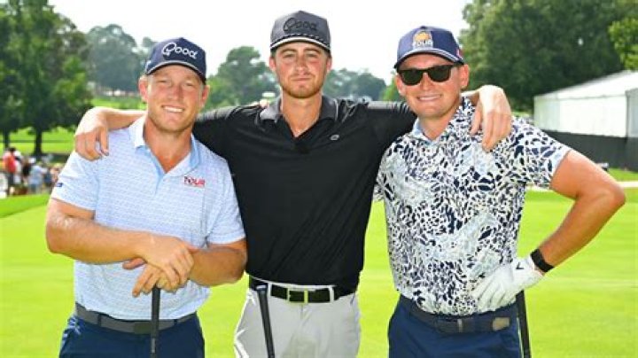 What kind of putter does Emiliano Grillo use?