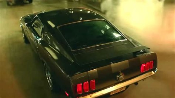 What type of car does Winston drive in ‘The Continental?’
