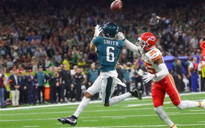 Where did DeVonta Smith go to college? Did DeVonta Smith play college football?
