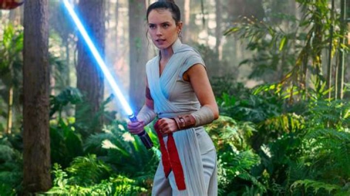 Which sequel trilogy characters could return for Damon Lindelof’s new ‘Star Wars’ movie?