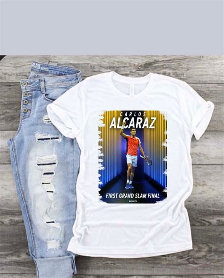 Who are Carlos Alcaraz clothing sponsors?