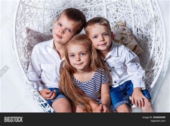 Who are his 2 brothers and sister?