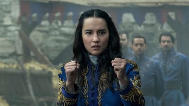 Who does Alina Starkov end up with in ‘Shadow and Bone?’
