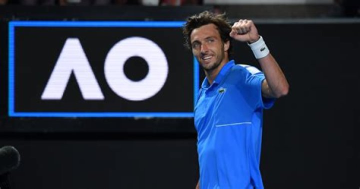 Who is Arthur Rinderknech coach Sébastien Villette?