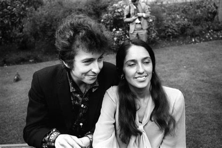 Who is Bob Dylan wife Sara Dylan?