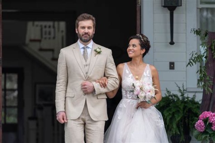 Who is Clive Standen wife Francesca Standen?
