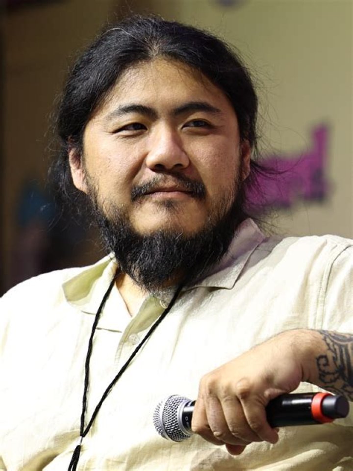 Who is Gojo’s English voice actor?