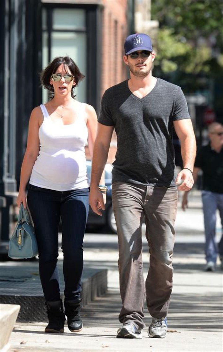 Who is Jennifer Love Hewitt married to?
