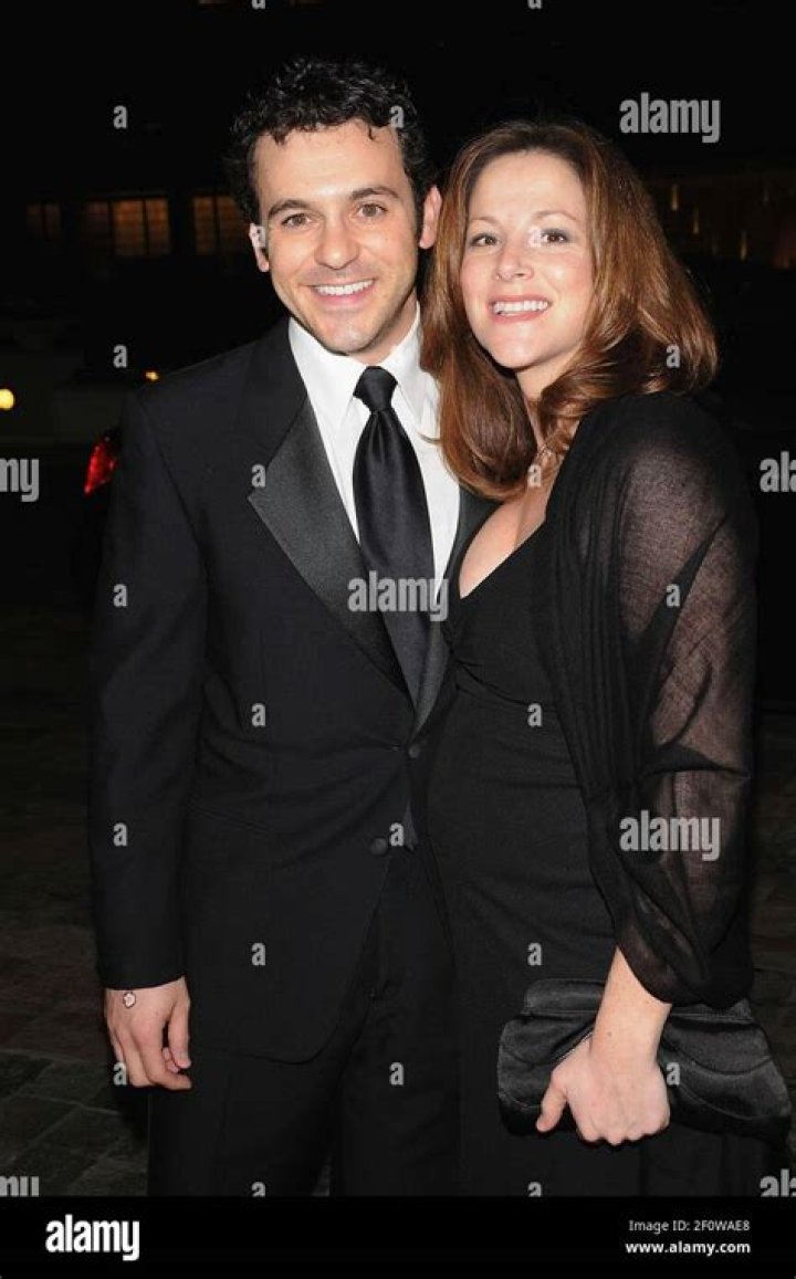 Who is Jennifer Lynn Stone, wife of Fred Savage? His bio and his family