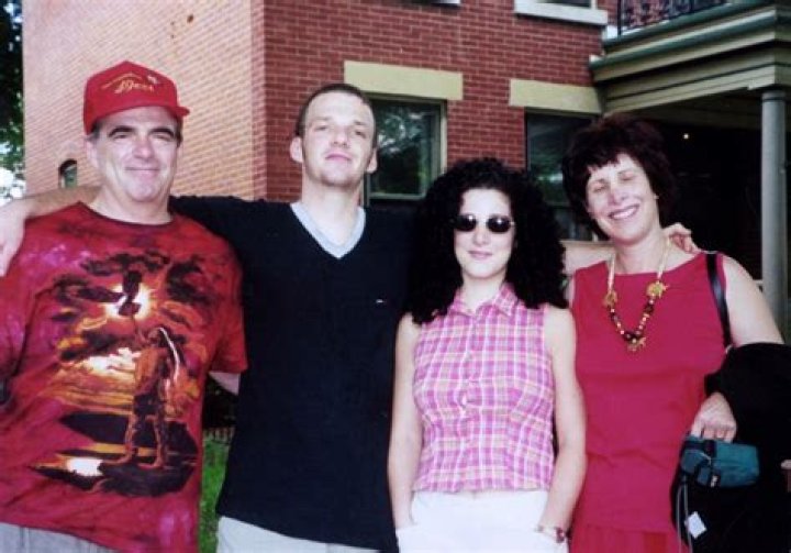 Who is Joe E. Tata wife Susan Levy?