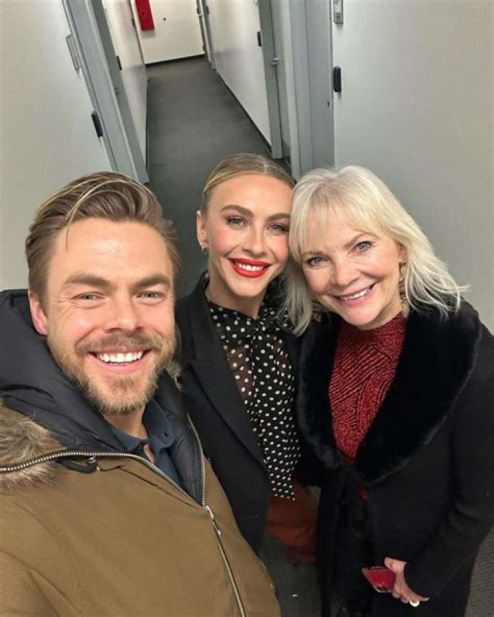 Who is Julianne Na? Age, children, Instagram, net worth