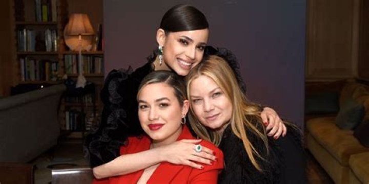 Who is Laura Char Carson, Sofia Carson’s mother?