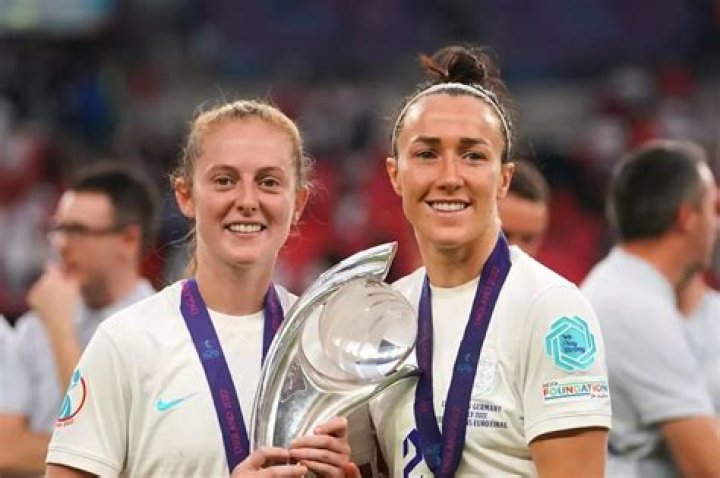 Who is Lucy Bronze boyfriend Keira Walsh? Wiki, age, current team, Instagram, net worth
