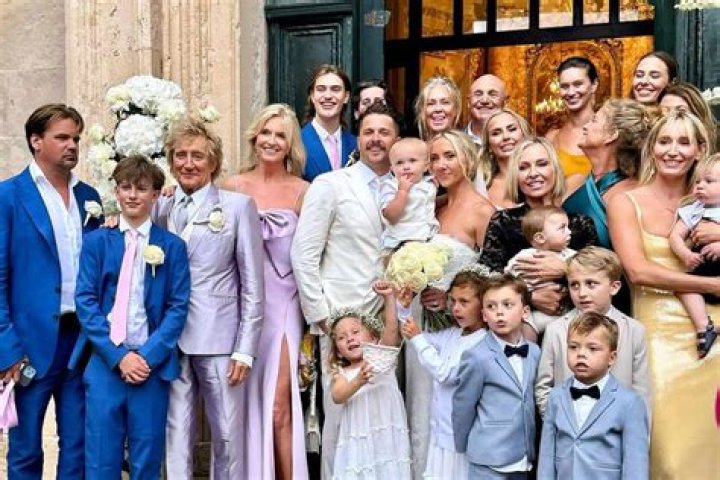 Who is Rod Stewart’s first wife Alana Stewart? Wedding, age difference, children, divorce settlement