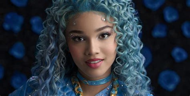 Who is the blue haired girl in Descendants 3? – Celebrity