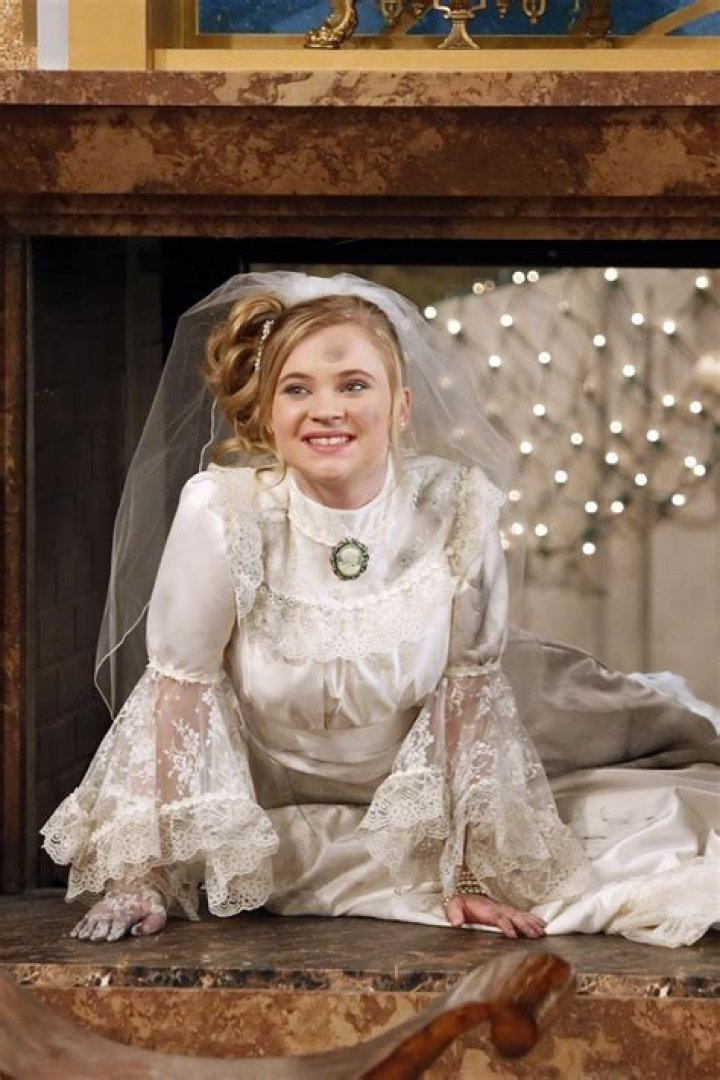 Who plays Creepy Connie in Jessie? – Celebrity
