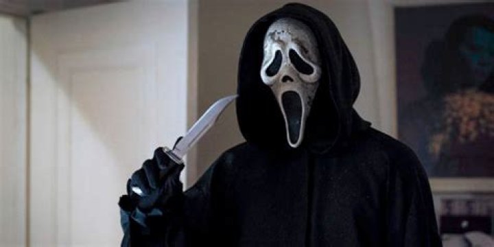 Who plays first Ghost or Amon Amarth?