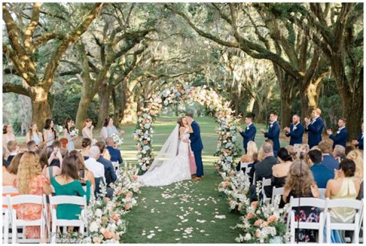 Why did Blake Lively get married in Charleston? Did Blake Lively apologize for plantation wedding?