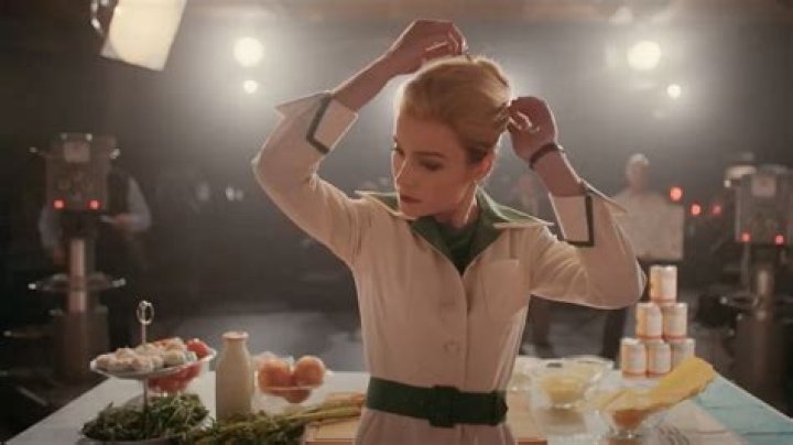 Why does Brie Larson’s character keep a pencil in her hair in ‘Lessons in Chemistry?’