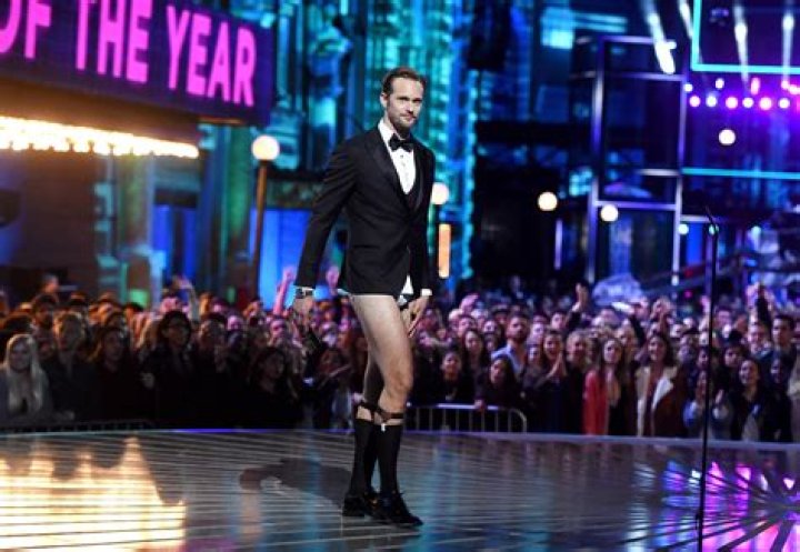 Why is Alexander Skarsgård pantless in his IMDb profile pic?