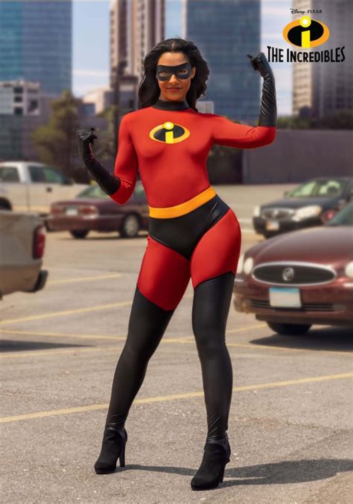 Why is Mrs. Incredible so Thicc? – Celebrity