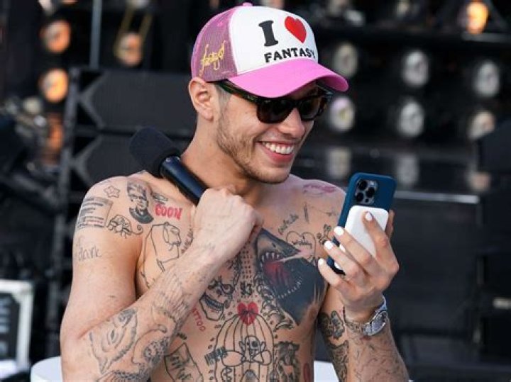 Why is Pete Davidson removing his tattoos?